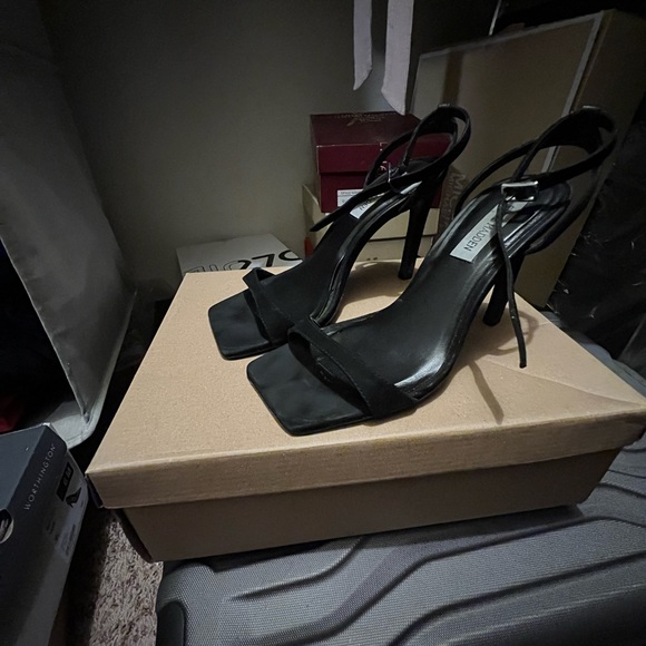 Steve Madden - Picture 6 of 11